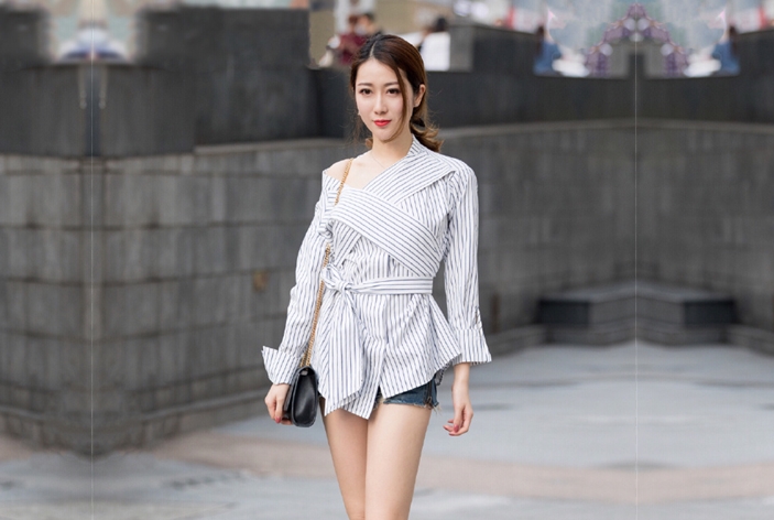 大海浪探花腿上纹身花裙少妇调情口交舔屌上位骑乘扶着小腰猛操毛毛浓密被操叫的很大声