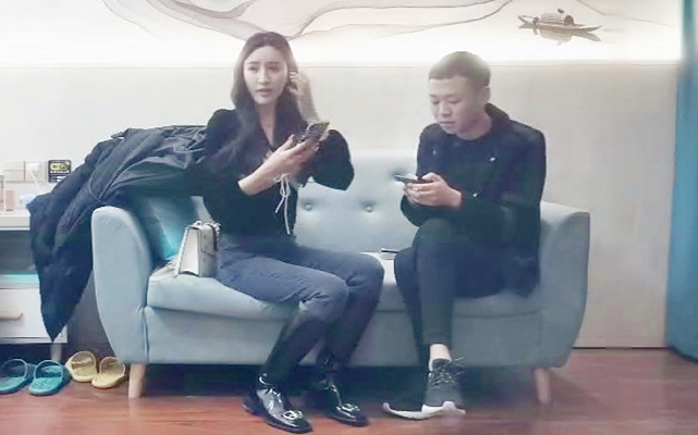 本人比照片还好看的妹子不多见啊笑起来甜甜的太像奶茶妹妹了