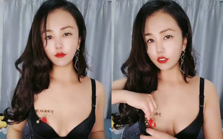 全程露脸激情大秀扩阴器撑开骚逼看特写