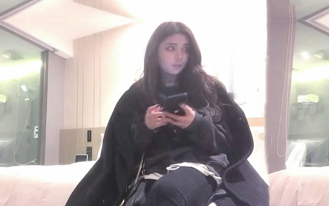 宝哥又一次酒店约啪前凸后翘奶子大的漂亮美女这次花招比上次还要多美女受不了他太大力自己坐鸡巴上干