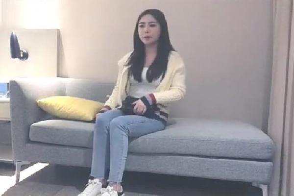 小迪探花高价约平面模特身材好屁股翘的美女