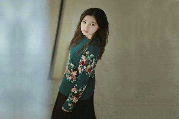 知性美人妻黑框眼镜一戴超有感觉蓝色战衣极品大胸骚逼被干特写欣赏