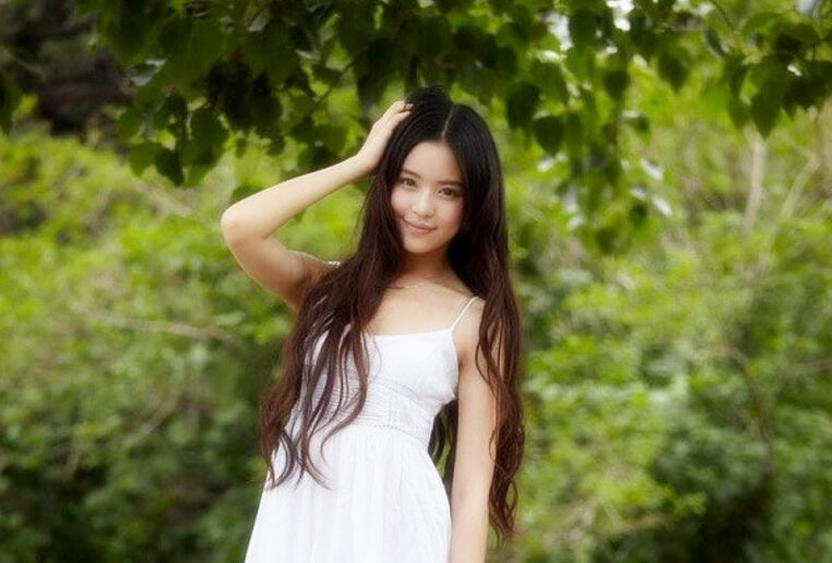 白领美女趁男友出差偷偷和勾搭她很久的男同事酒店偷情胸大腿长颜值高扛着腿侧入爽的呻吟浪叫