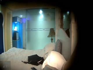 [宾馆偷拍]等她洗完澡就把她按倒在床上