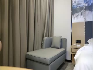 顶级颜值甜美高价大圈兼职美女，拨开情趣内裤揉小穴，跪地深喉口技不错，主动骑坐一脸享受，揉搓阴蒂清晰可见