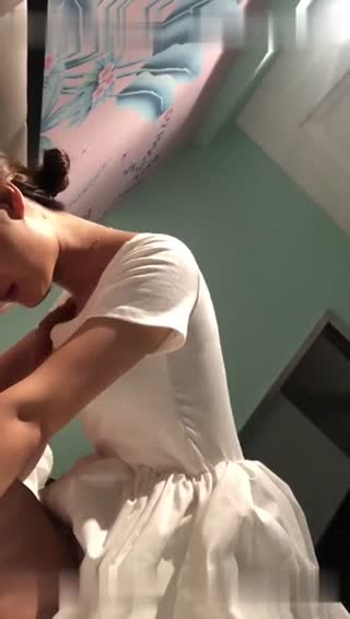 什么都不露，只看表情就知道女上位有多爽！