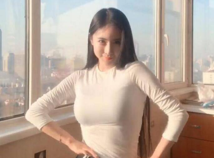 五一福利档最新购买91大神K先生最新拍摄沙发大战白虎美眉无套内射白浆1080P高清版