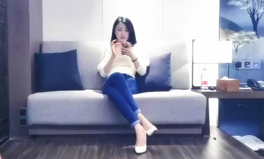 穿上情趣装69口交上位骑乘抽插9总全国探花约了个网红脸妹子酒店啪啪