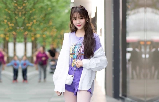 深夜紫色T恤马尾妹纸吃完烧烤再来一炮近距离特写扣穴骑乘翘起屁股后入猛操