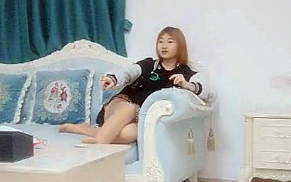 小伙玩00后嫩妹苗条身材M字大开双腿