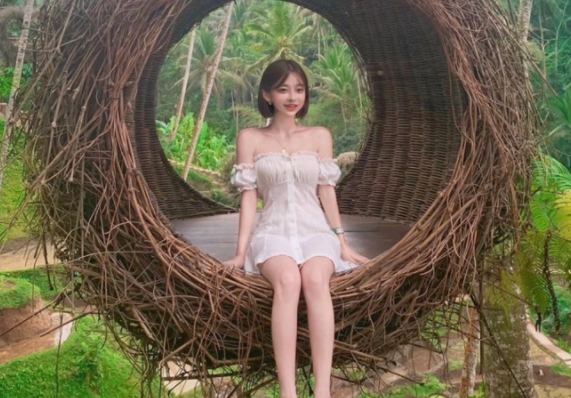 小伙玩00后嫩妹粉嫩鲍鱼苗条身材M字大开双腿挑逗诱惑艳福不浅