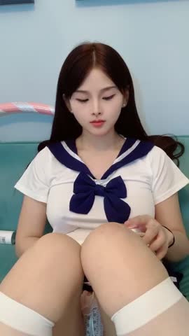 女神！小仙女下凡预警！重磅绿播女神下海，颜值高的不像真人啊 还有童颜巨乳，会呼吸的小粉逼 插进去让它吸得有多爽~视频 1