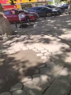 公交站台外射妹子购物袋