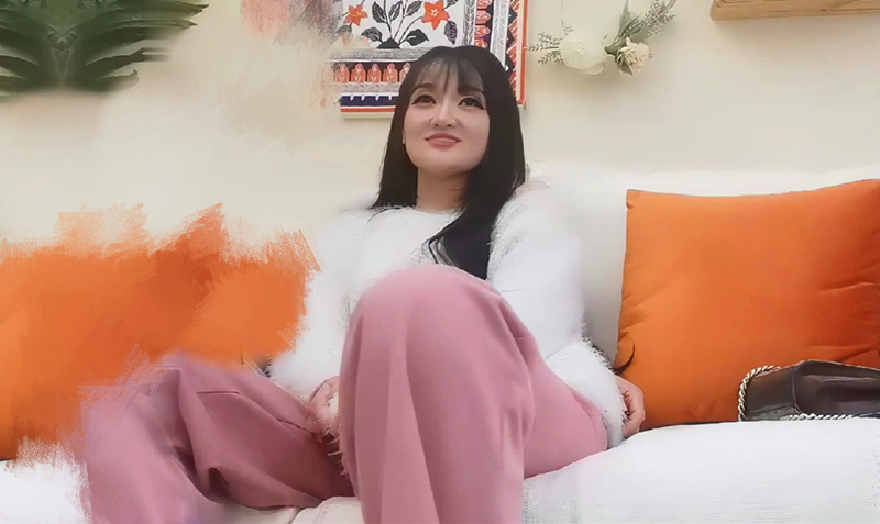 约了个粉色裤子妹子啪啪脱掉内裤舌吻扣逼调情操