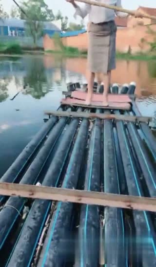 淫荡小姐姐和炮友开著车从郊区一路发浪到宾馆，一到宾馆就兽性大发欲火焚身！