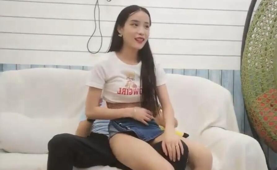 约了个性感白衣妹子鸭哥客串3P啪啪穿上黑丝一前一后上位骑乘猛操