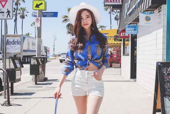 极品美乳网红情人与男友性爱私拍流出无套抽插操出白浆骑坐鸡巴上风骚扭动浪叫