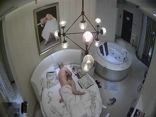 zipai#精品酒店豪华套房光头佬和情人开房偷情中午吃了大蒜妹子嫌他有臭味不愿和他干就强搞