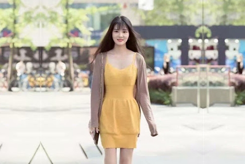 深夜良家人妻偷情被老公调教成了小荡妇口含鸡巴舔得卖力啪啪干得口渴要喝水