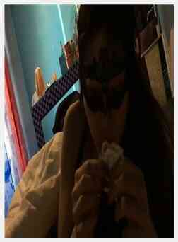 大鸡巴哥餐厅搭讪个正在玩手机的妹子回家啪啪