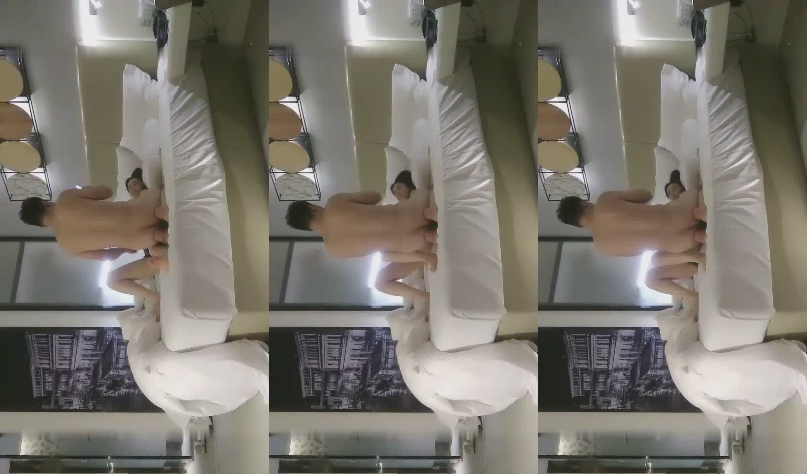 【雀儿满天飞】老哥约了个苗条身材长发妹子TP啪啪，搞几下就喷水大力猛操很是诱惑喜欢不要错过