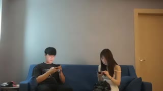 小宝寻花8 妹子阴道还残留上一个客的味道 小宝给舔干净了造成终身阴影，苗条大长腿后入啪啪配合度挺高