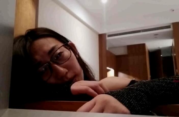 海归夫妻回国玩的疯狂刺激 淫荡黑丝良家玩3P卫生间后入怼操