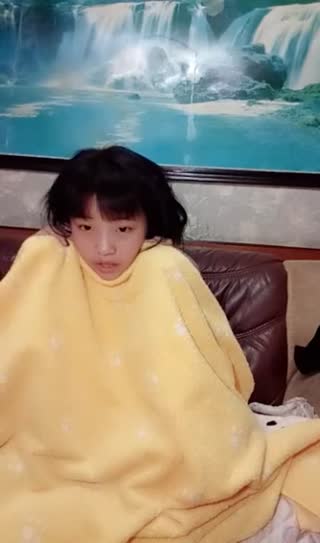 -guochan-18岁妹子和小男友开房直播啪啪 抱住一线天嫩B狂舔 后入操的妹子嗷嗷直叫