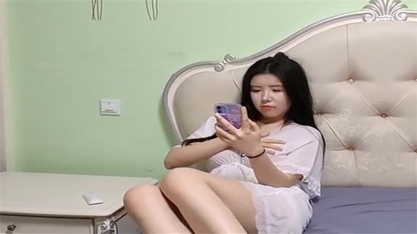 正宫上门暴打小三，两人撕衣互殴现场激烈！