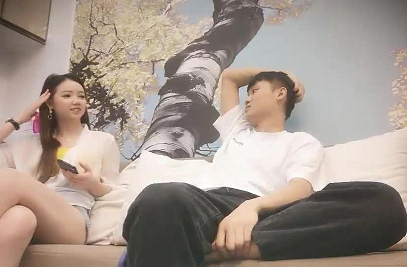 杨先生深夜探花长相甜美少妇穿上黑丝无套按着大力猛操