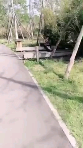 公园跑步，玩骚穴，胆子真大…