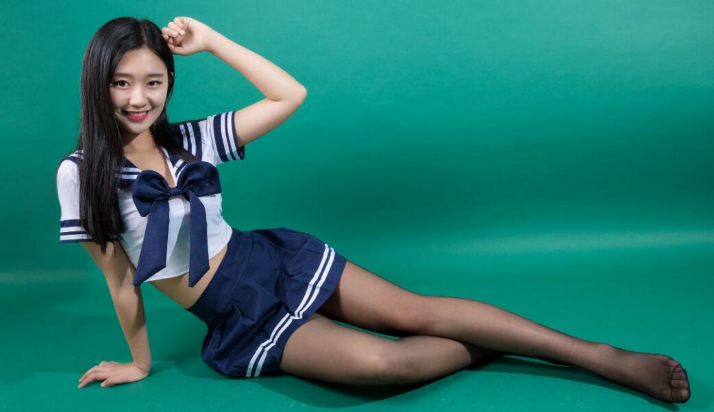 普通话对白黑丝制服师妹被大鸡巴操到爆粗口