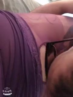 zhubo清秀的邻家表姐TS雨诺喂直男吃鸡巴，鸡巴还流出一丝丝液体，吃完招呼直男舔屁眼 好劲道的味！