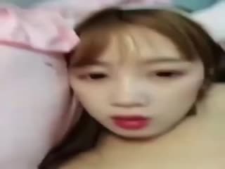 我們一起學貓叫.大眼正妹掰穴狂喊：「好想要！」