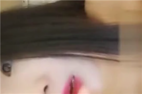 年輕漂亮嫩妹主播身材很是苗條