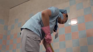 熟女總是超有感！玩弄掃地阿姨的美尻 2