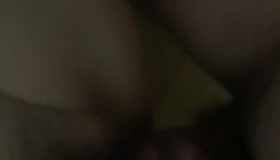 内射！新婚少妇喊射到她逼里……