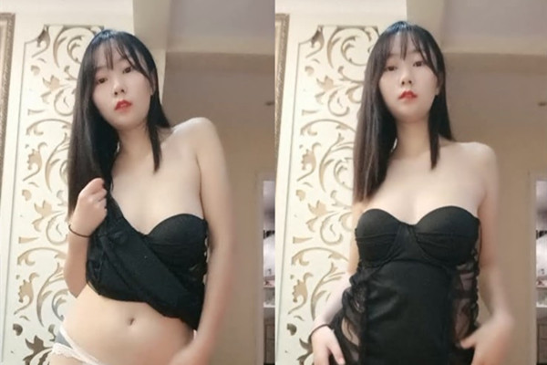 很居家的邻家小妹妹在家扒开腿毛毛很旺盛