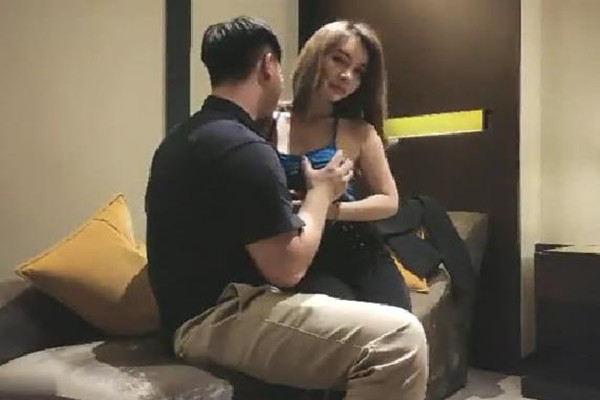 探花约了一个巨乳超美的嫩模这次下了血本