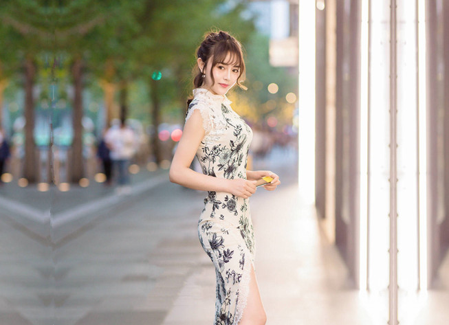 再约极品眼镜御姐美腿高跟鞋很主动埋头舔骚逼抱起来猛操小穴