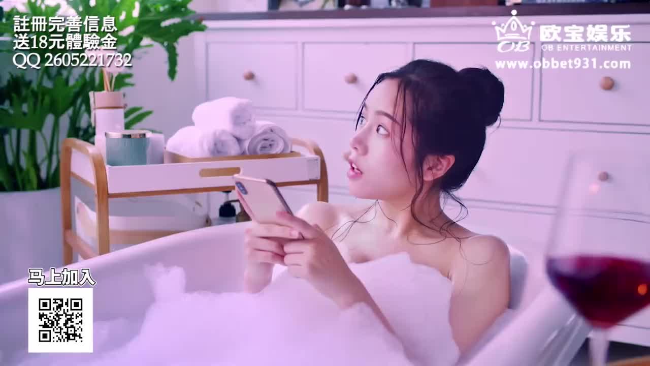 超美女子居然有害羞的外表相反其超喜密水森翠