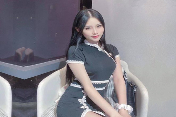 高价约极品兼职车模肤白貌美渔网情趣装佳人骚穴抽插特写