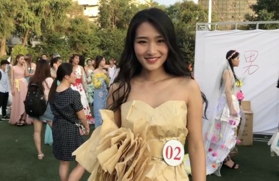 约炮实录大学生妹子只有暴力操服她才能宣誓我的性主权