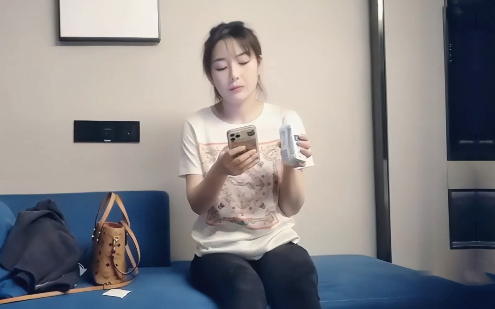 甜美T恤马尾妹子服务不错加钟摸逼特写抬腿大力抽插猛操呻吟