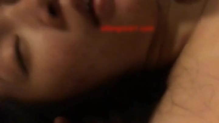 全网首发真实系列第3部又一性感漂亮的白领美女吃完饭陪同事逛夜店时不小心被灌醉带回酒店尽情玩弄！