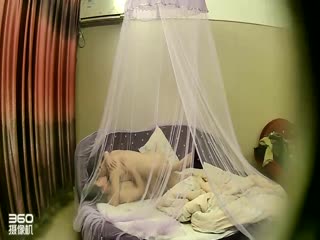 温馨房年轻情侣啪啪大战激情69式舔了半天经典体位玩一遍射完休息一下妹子主动上来吃J8女上位又干一炮淫叫给力