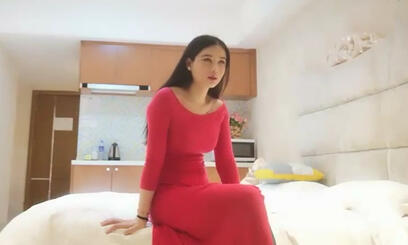 2000元酒店约啪180CM高挑性感连衣裙美女比男的都高操起逼很多动作还要美女配合人美逼嫩身材好