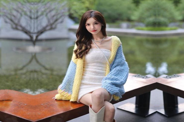 漂亮少妇正是骚劲无处发泄的时候躺平挑逗大哥在暴力抽插一次