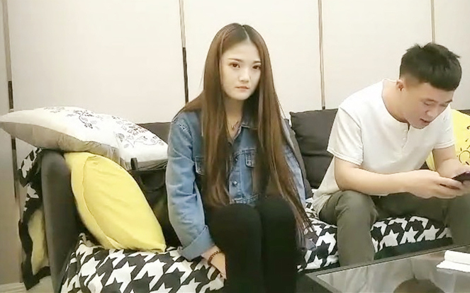 牛仔外套性感妹子穿上肉絲高跟鞋掰開粉穴上位抽插猛操