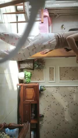 2021 10 16，【清纯少妇致命诱惑】，30岁良家小少妇偷拍，早起性趣正浓，阳光下褪去睡裤，站在窗边啪啪内射，生活氛围浓郁